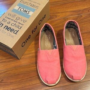 Tom’s Youth Size 4